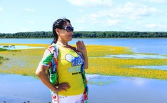 杨幂的胸罩被扒